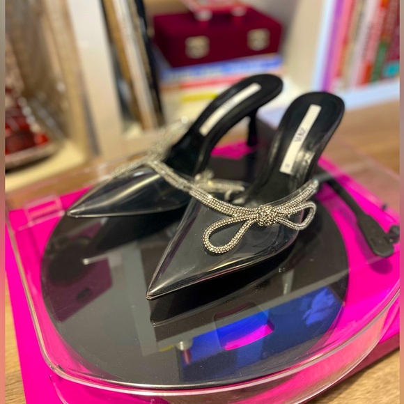 Zara Shoes - Zara vinyl mules w/ bow